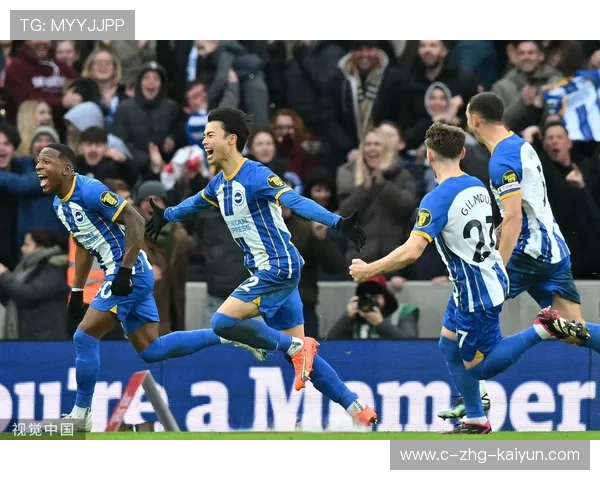 布莱顿依靠边路压迫限制对手，三笘薰连续过人引发讨论